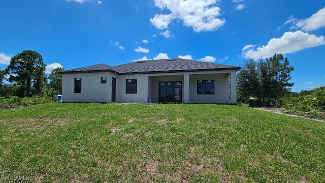 back of house featuring a lawn