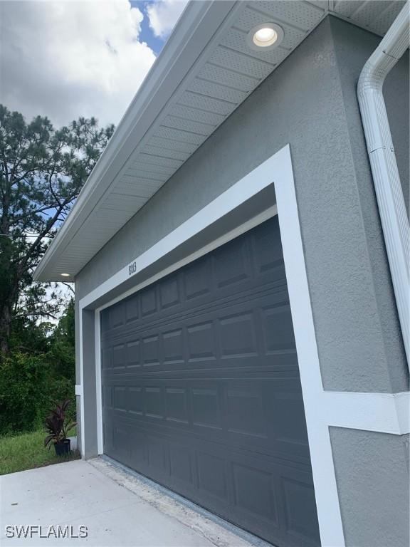 2001 Jeronimo Rd, Labelle, FL 33935 - view of garage