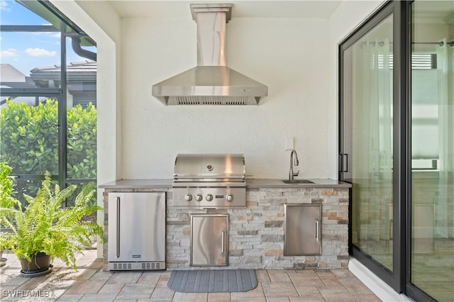 view of patio featuring a lanai, a grill, sink, and area for grilling