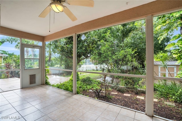 unfurnished sunroom with a healthy amount of sunlight and ceiling fan