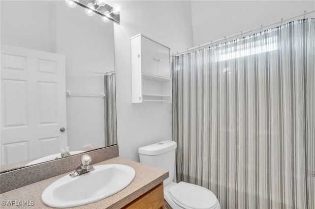 bathroom with a shower with curtain, toilet, and vanity