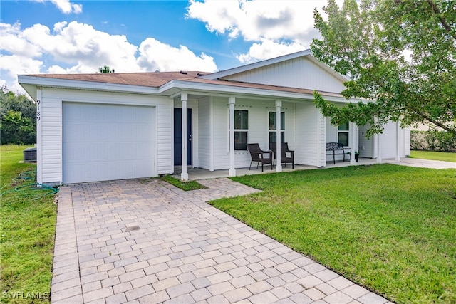 ranch-style house featuring a front lawn and a garage