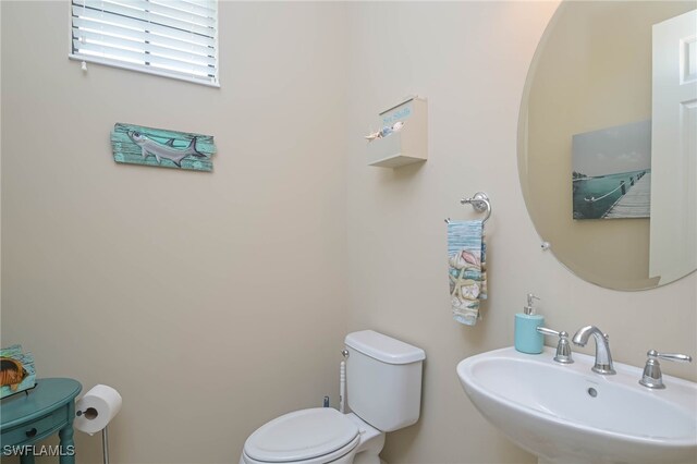 bathroom featuring toilet and sink