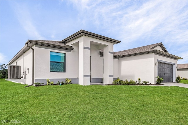 view of front facade featuring a garage, central air condition unit, and a front lawn