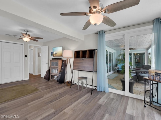 living room featuring light hardwood / wood-style floors and ceiling fan