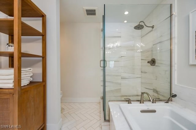 full bathroom featuring a bathing tub, baseboards, visible vents, a stall shower, and toilet