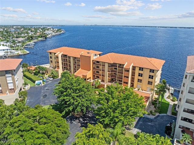 bird's eye view with a water view