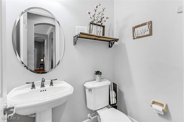 bathroom featuring toilet and sink