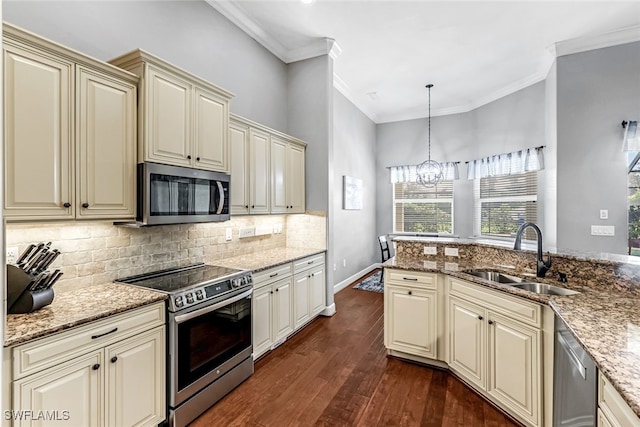 kitchen with a chandelier, sink, cream cabinets, dark hardwood / wood-style floors, and appliances with stainless steel finishes