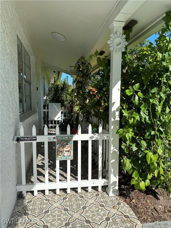 view of patio / terrace with covered porch