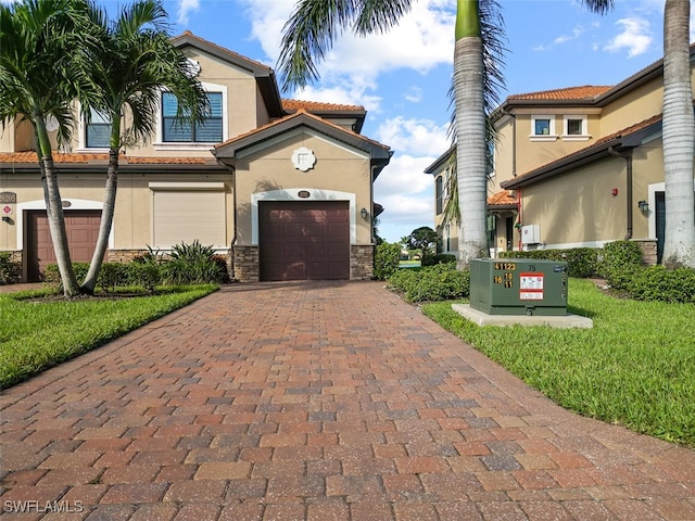 view of front facade featuring a garage and a front lawn