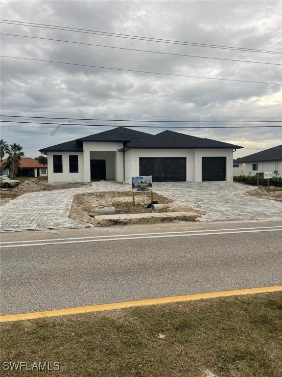 view of front of property featuring a garage