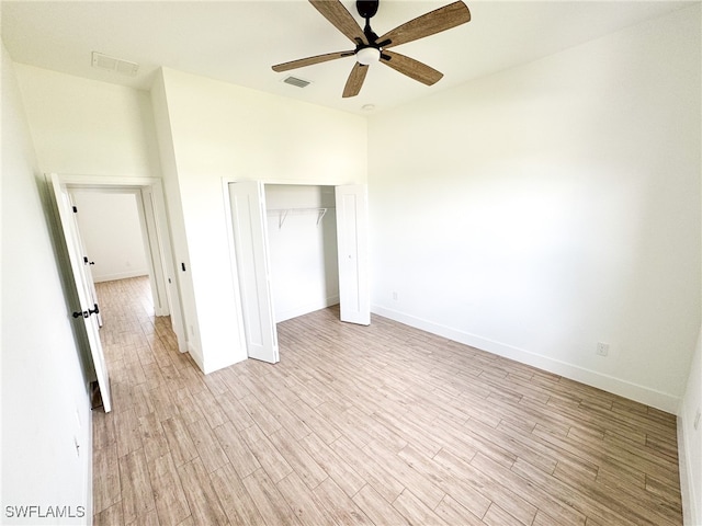 unfurnished bedroom featuring light wood-type flooring, a closet, and ceiling fan