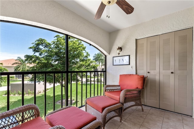 sunroom / solarium featuring ceiling fan