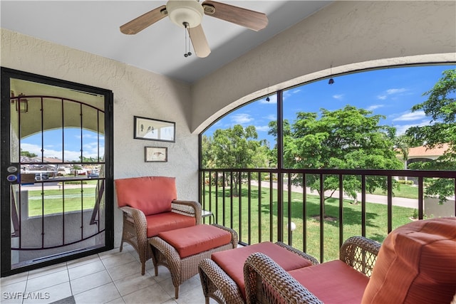 sunroom / solarium featuring ceiling fan