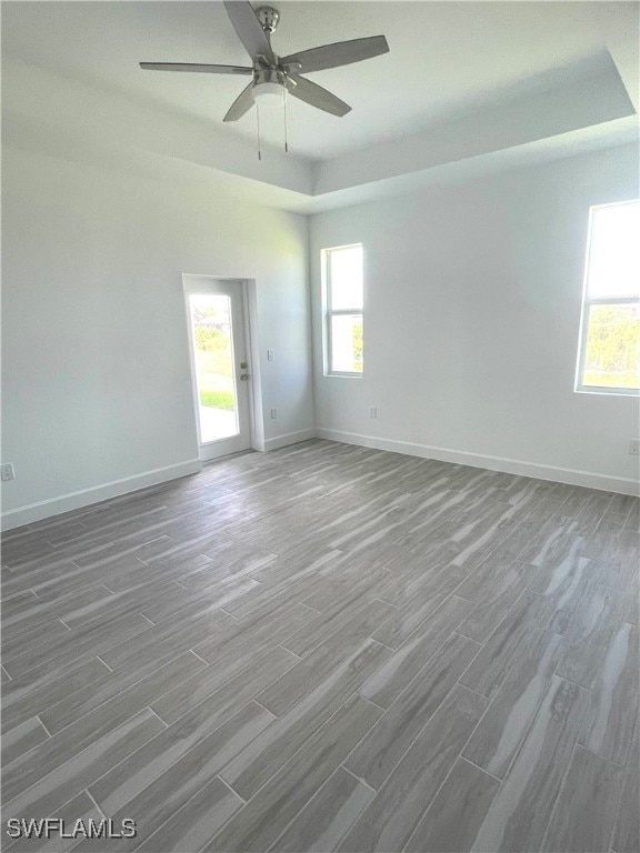 spare room with dark wood-type flooring and ceiling fan