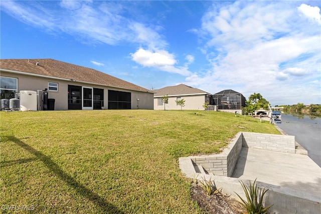 view of yard featuring a water view