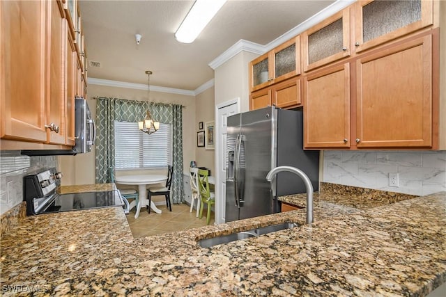 kitchen with sink, backsplash, crown molding, light tile patterned floors, and appliances with stainless steel finishes