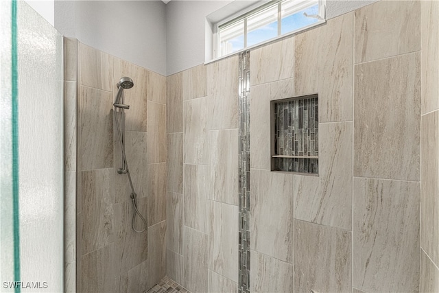 bathroom featuring tiled shower