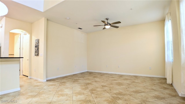 empty room featuring ceiling fan