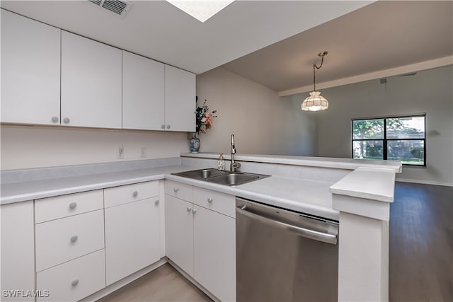 kitchen with visible vents, a peninsula, light countertops, stainless steel dishwasher, and a sink