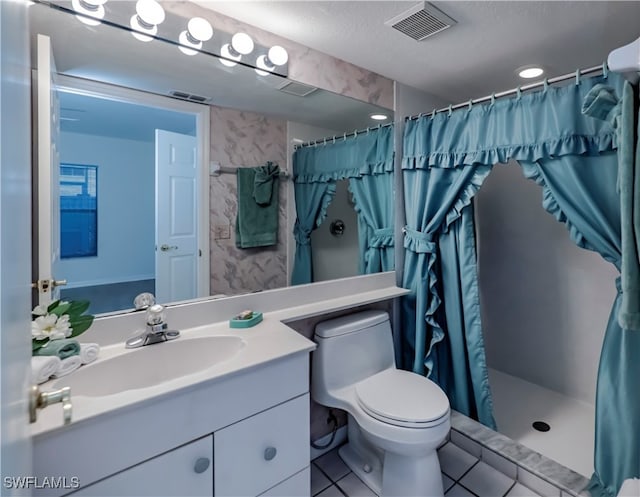 full bathroom featuring curtained shower, visible vents, vanity, and toilet