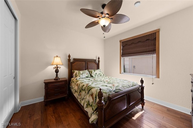 bedroom featuring ceiling fan, dark hardwood / wood-style floors, and a closet