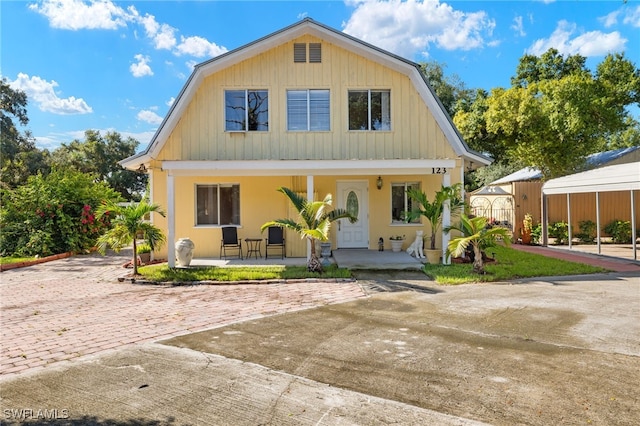 view of front of house featuring covered porch