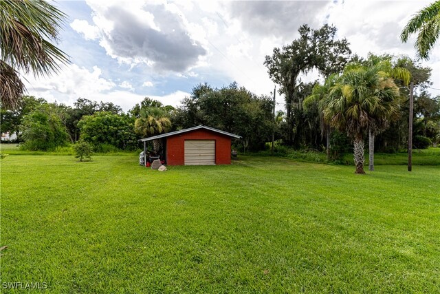 view of yard with an outbuilding and a garage