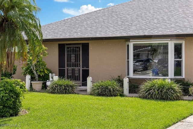 exterior space featuring a lawn