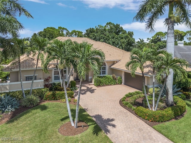 view of front of house with a front lawn