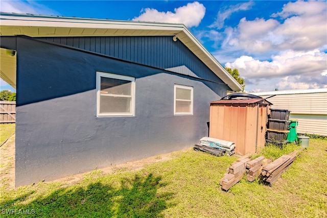 view of side of property featuring a yard