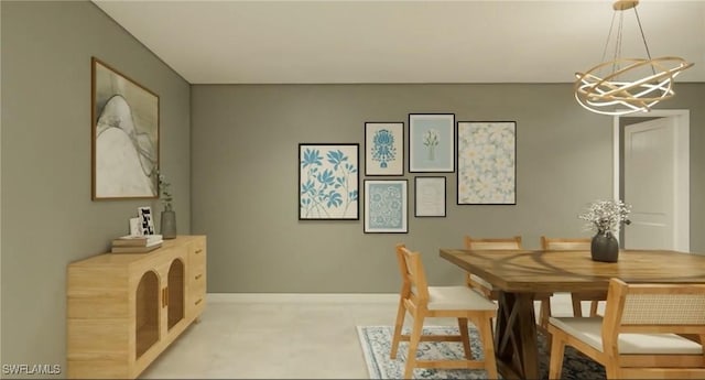 dining area with a notable chandelier