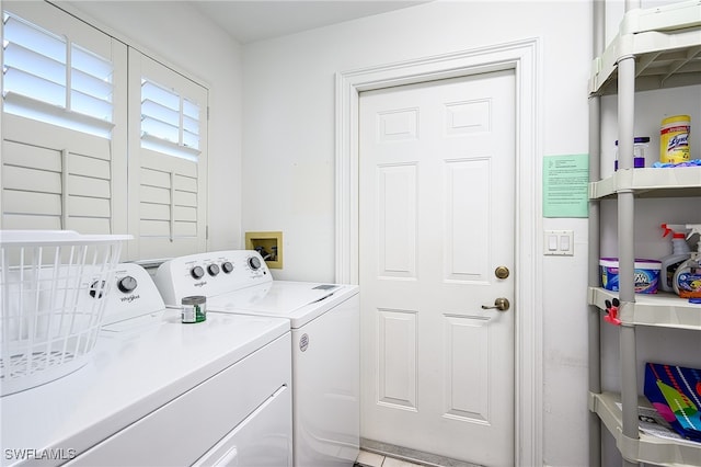 clothes washing area featuring light tile patterned flooring and washing machine and clothes dryer