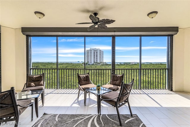 sunroom with ceiling fan