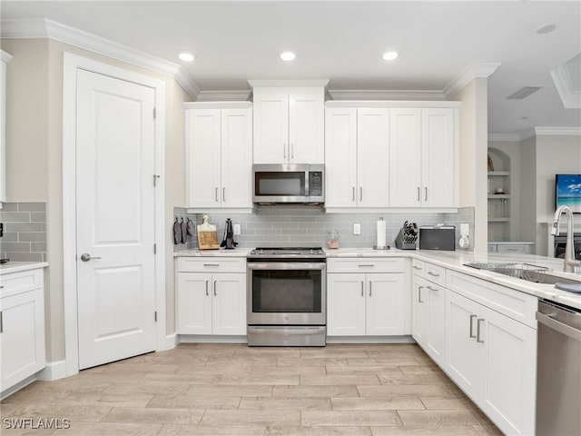 kitchen featuring light hardwood / wood-style flooring, stainless steel appliances, ornamental molding, and white cabinets