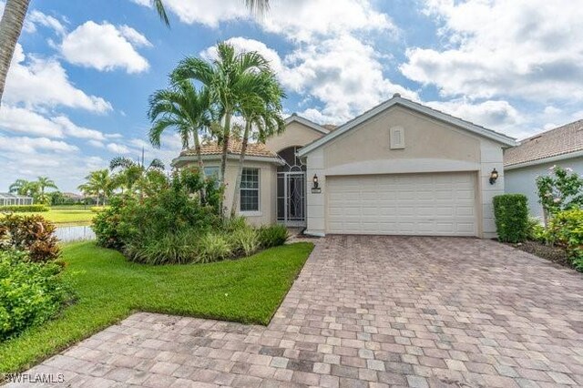 view of front of home featuring a front yard and a garage