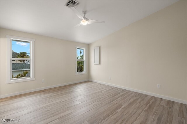 empty room featuring light hardwood / wood-style floors and ceiling fan