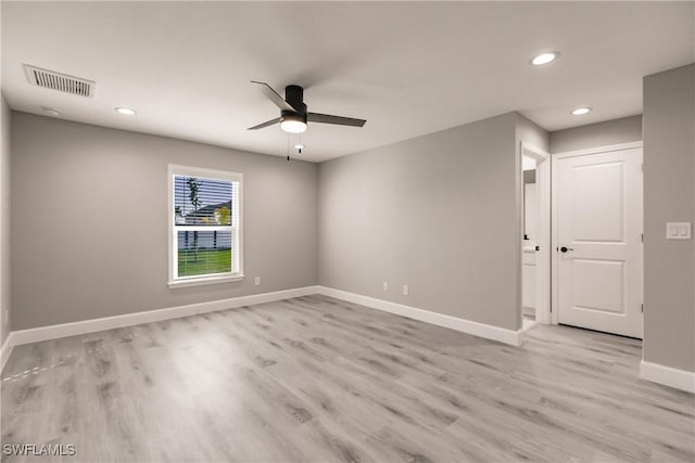 spare room featuring light wood finished floors, baseboards, visible vents, a ceiling fan, and recessed lighting