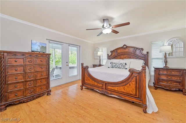 bedroom with access to outside, light hardwood / wood-style flooring, ceiling fan, and crown molding