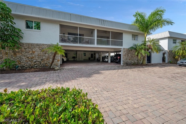 view of front facade featuring a carport