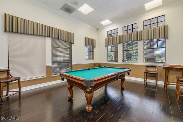 rec room with wood-type flooring, billiards, and crown molding