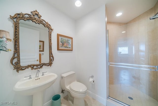 bathroom with vaulted ceiling, sink, an enclosed shower, and toilet