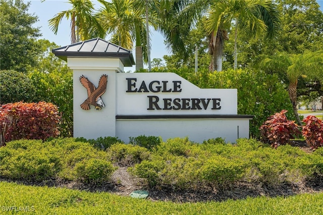 view of community / neighborhood sign