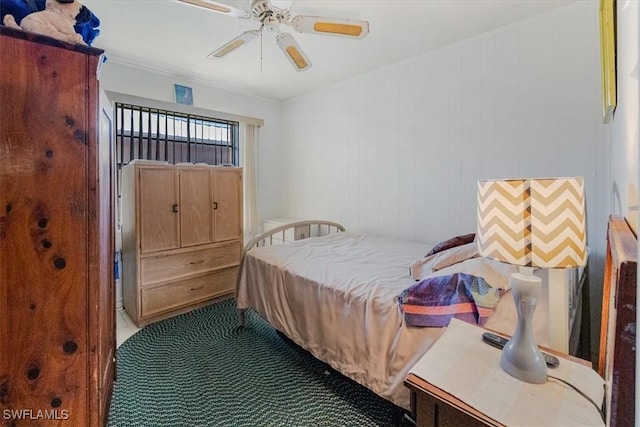 bedroom with ceiling fan