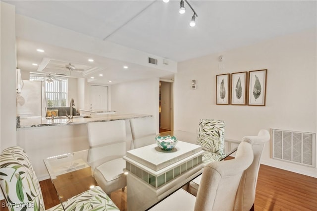 dining room featuring recessed lighting, visible vents, wood finished floors, and a ceiling fan