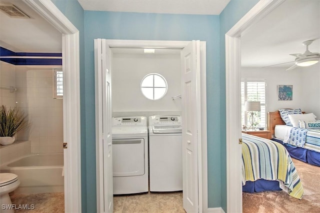 laundry area with visible vents, independent washer and dryer, a ceiling fan, and laundry area