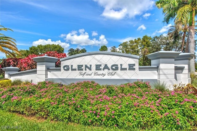 view of community / neighborhood sign