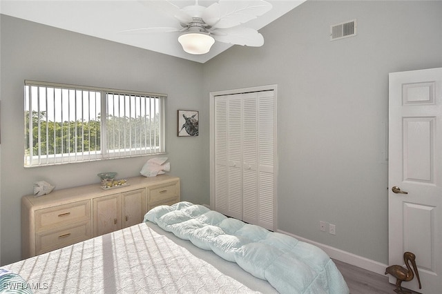 bedroom with a closet, lofted ceiling, ceiling fan, and light hardwood / wood-style floors