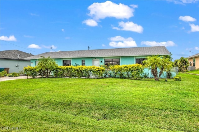 ranch-style house featuring a front lawn